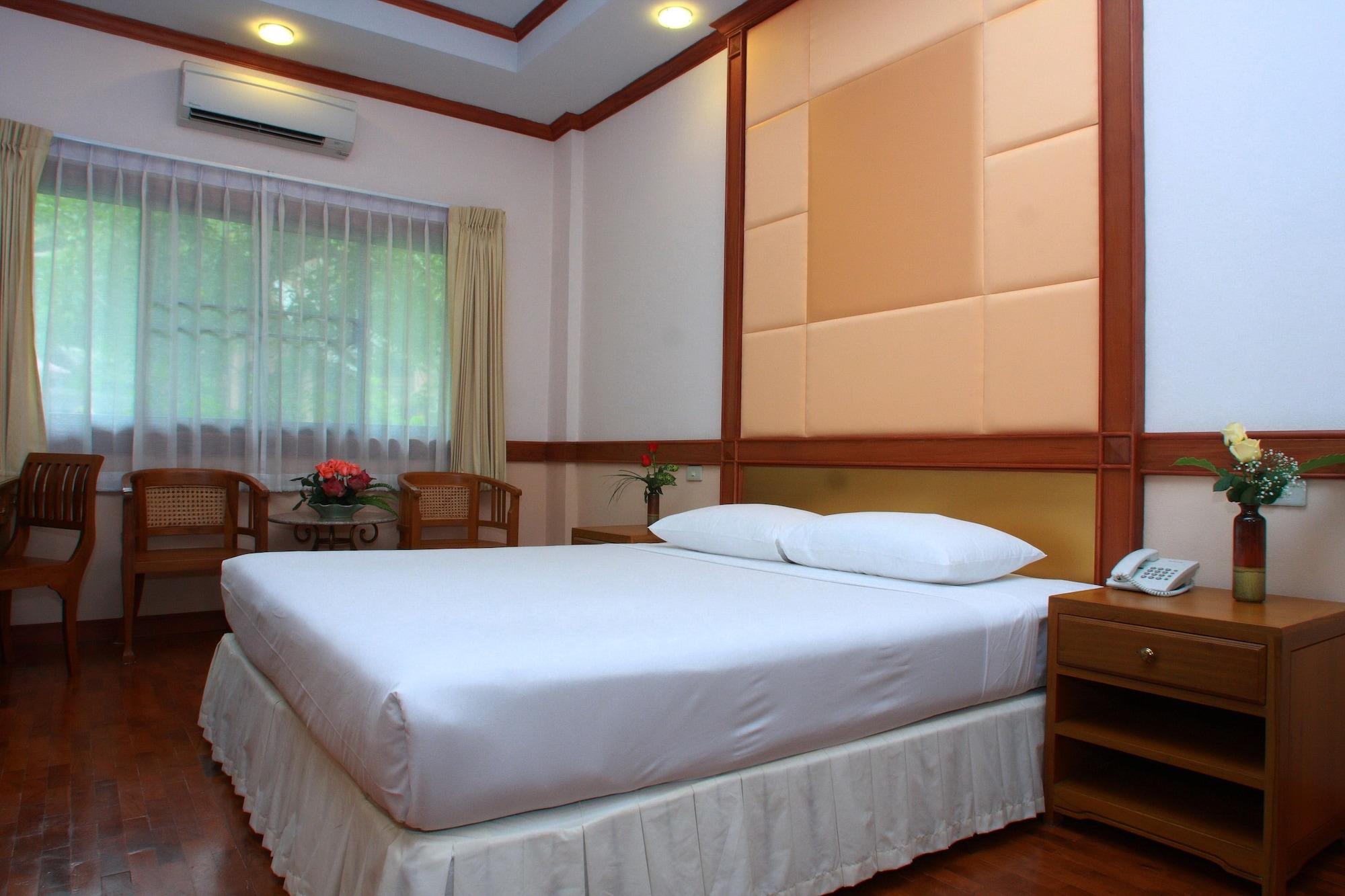 Suan Bua Hotel & Resort Ban Pong  Экстерьер фото