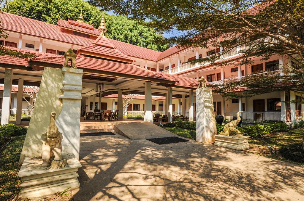 Suan Bua Hotel & Resort Ban Pong  Экстерьер фото